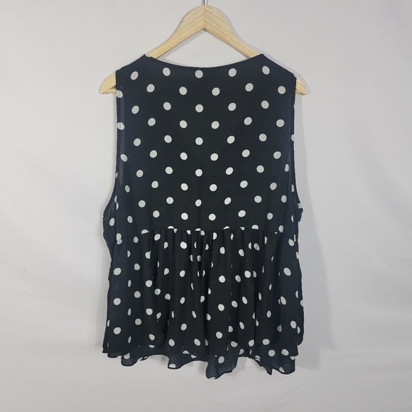 Torrid Size 4 Polkadot top - Picture 2 of 5